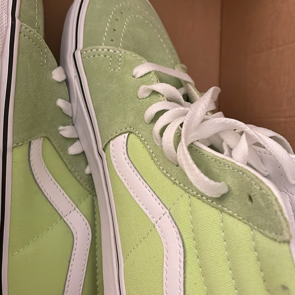 Vans women’s size 8.5 NWT sk8-hi top